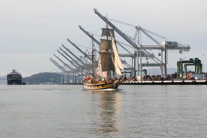 Hawaiian Chieftan Cruises By the Container Cranes