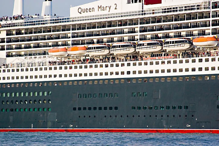 Queen Mary 2 Passengers